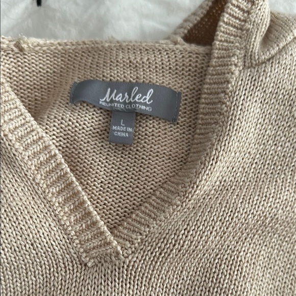 Marled Cream V-Neck Hooded Sweater with Heart Flag Design - Picture 2 of 2